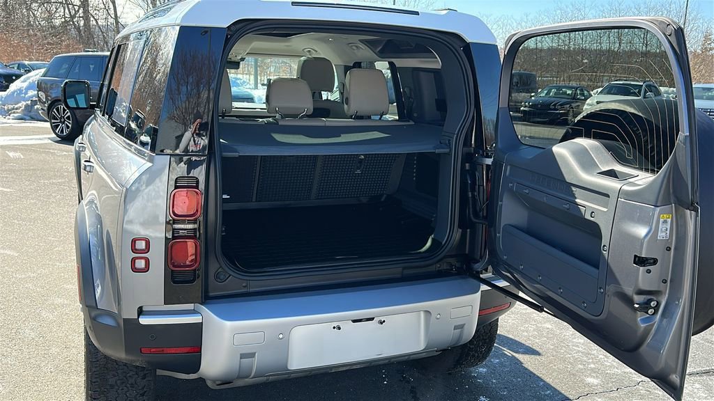 Used 2021 Land Rover Defender 110 SE image 24