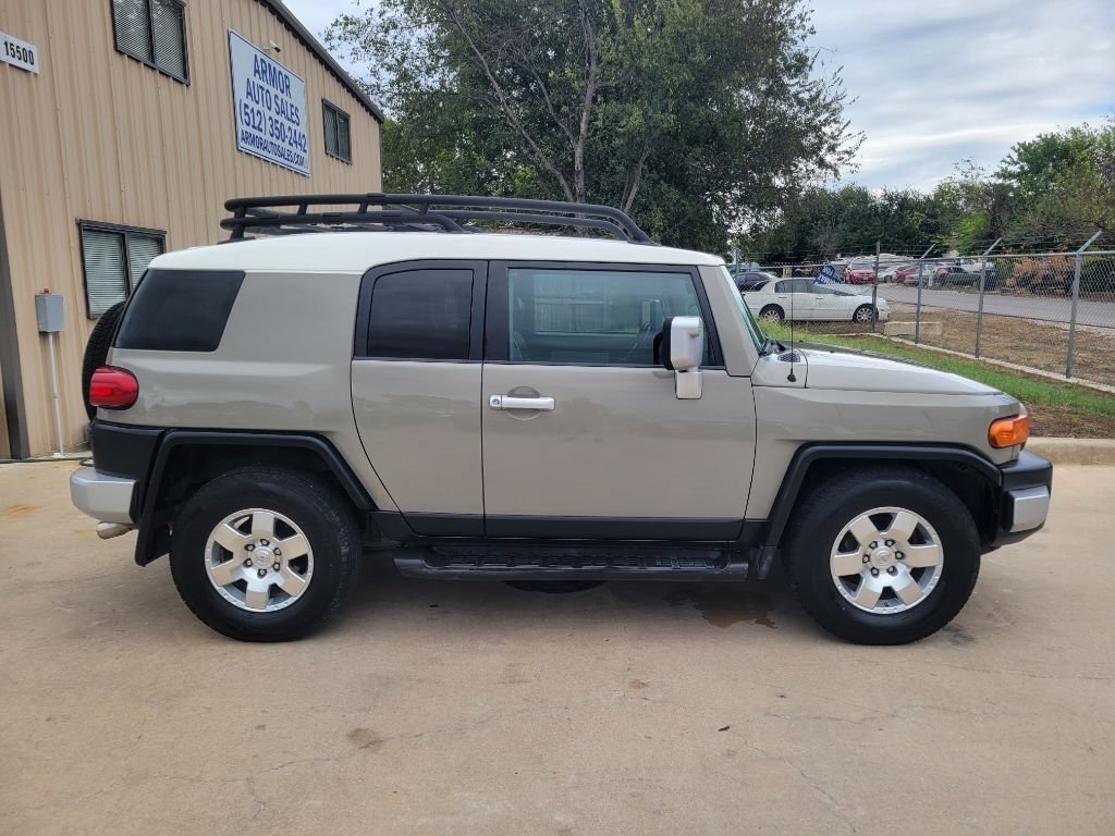 Used 2008 Toyota FJ Cruiser 2WD image 4