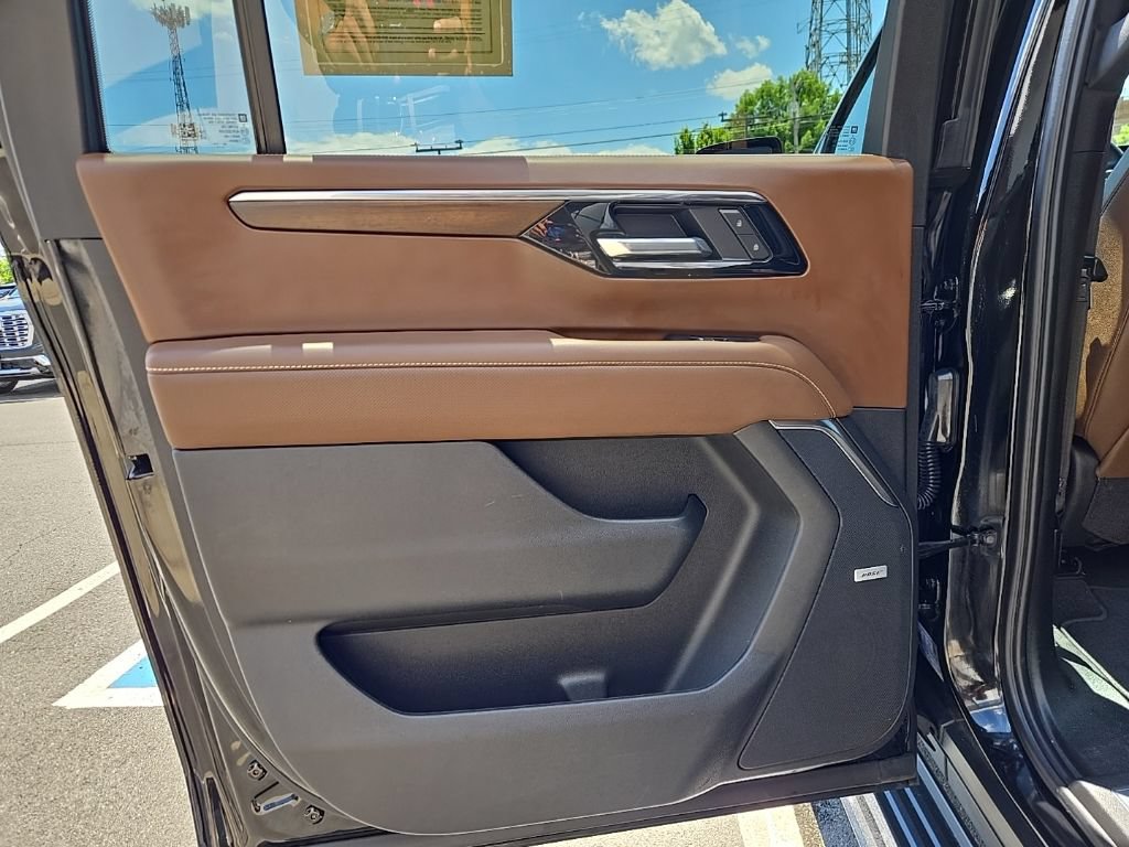 Used 2025 Chevrolet Suburban High Country AWD/4WD image 49