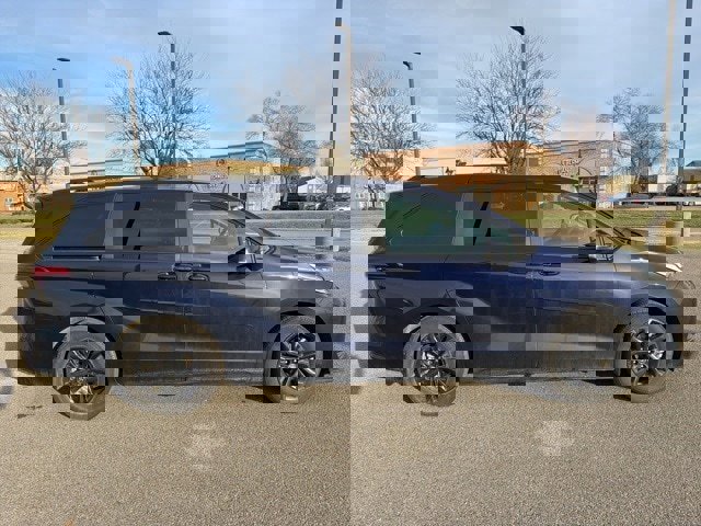 Used 2025 Toyota Sienna XSE image 13