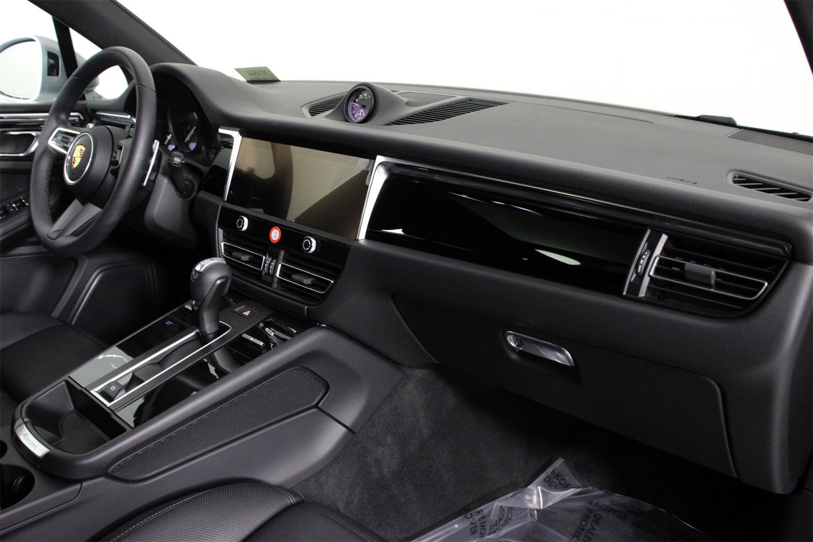 Used 2025 Porsche Macan image 24