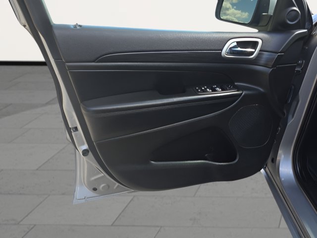 Certified 2021 Jeep Grand Cherokee Laredo X AWD/4WD image 10