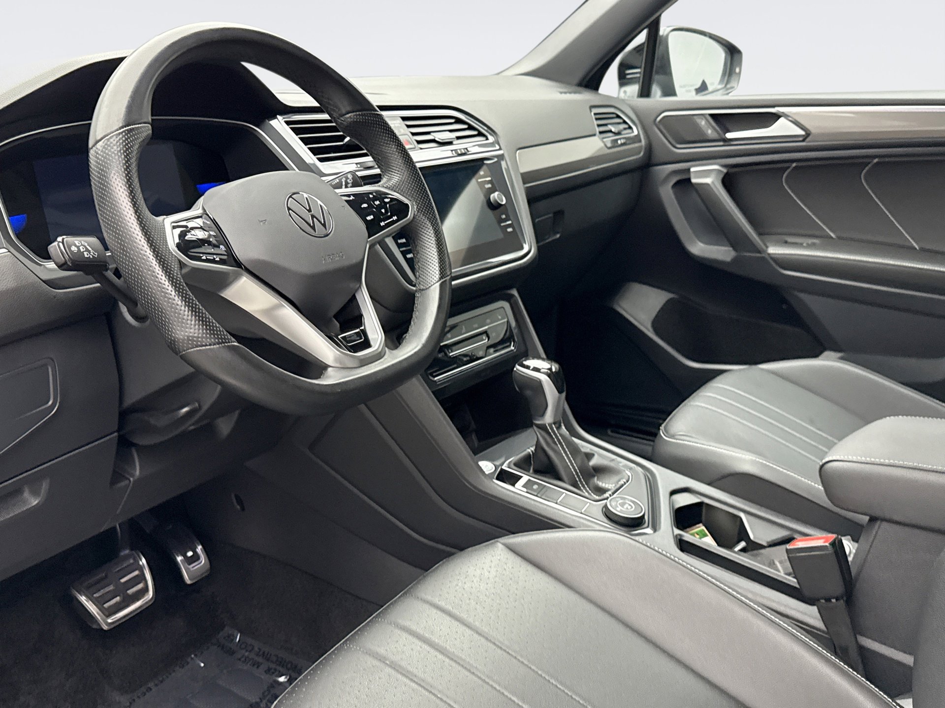 Used 2024 Volkswagen Tiguan SE R-Line image 10