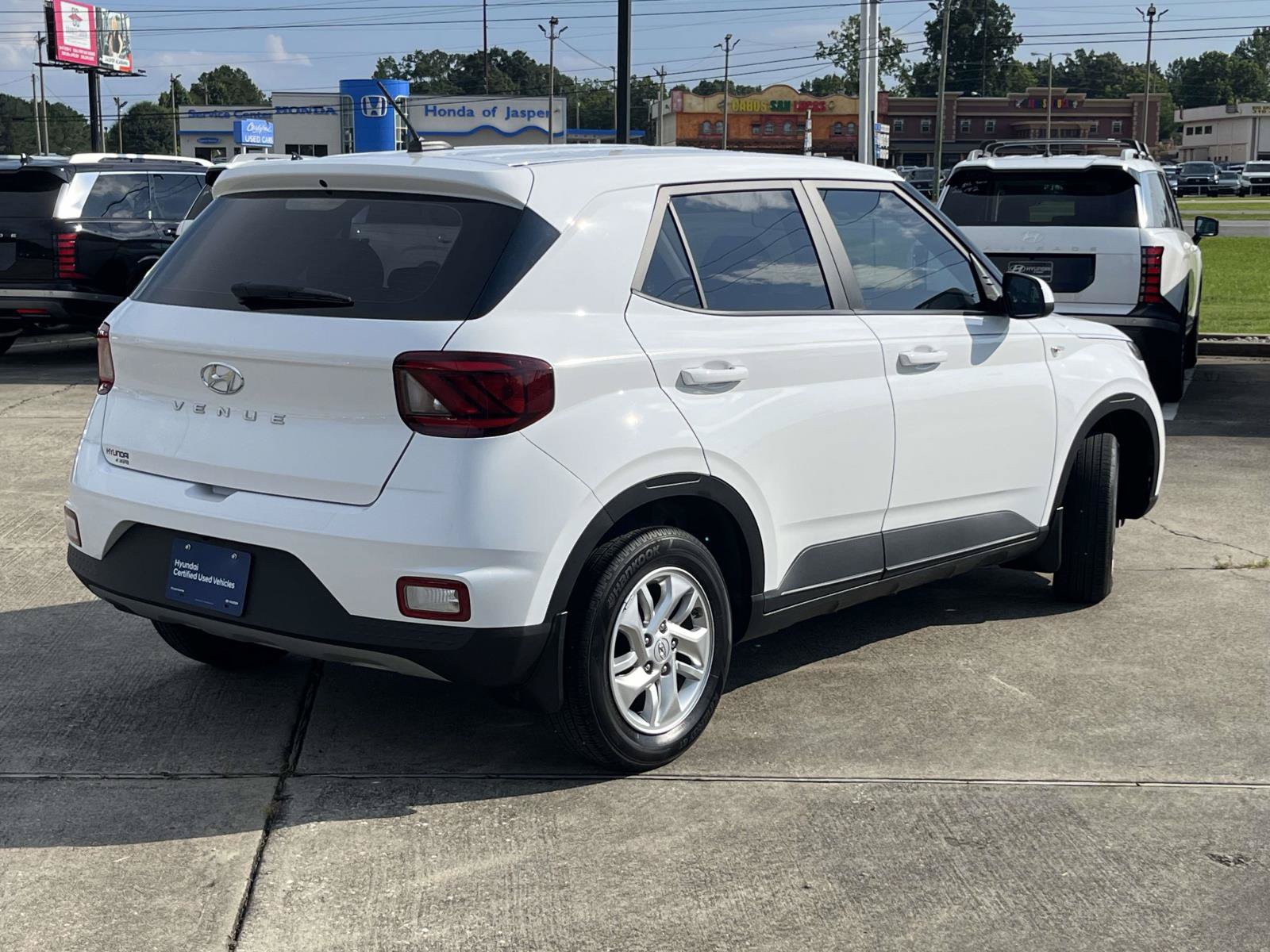 Certified 2025 Hyundai Venue SE FWD image 3