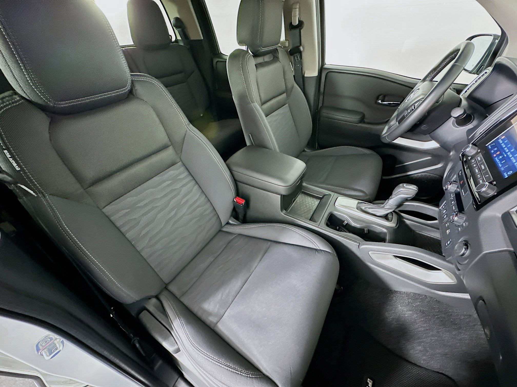 Used 2024 Nissan Frontier SV w/ SV Convenience Package image 29