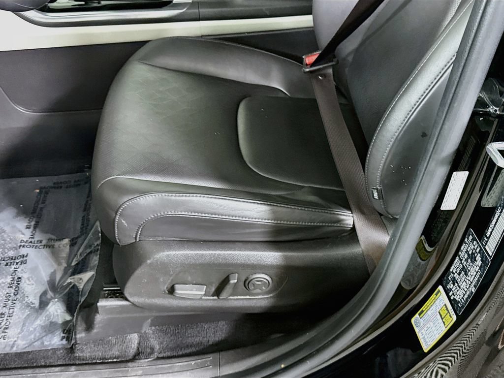 Used 2022 Kia Carnival SX FWD image 26