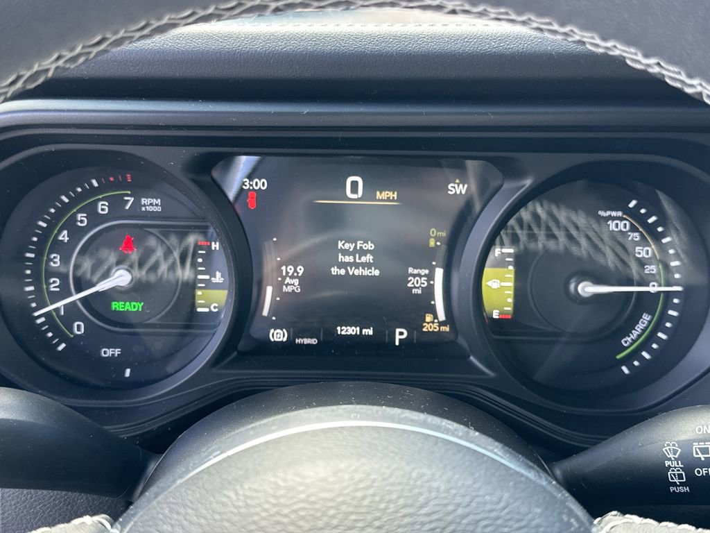 Certified 2025 Jeep Wrangler Unlimited Sahara w/ Safety Group image 13