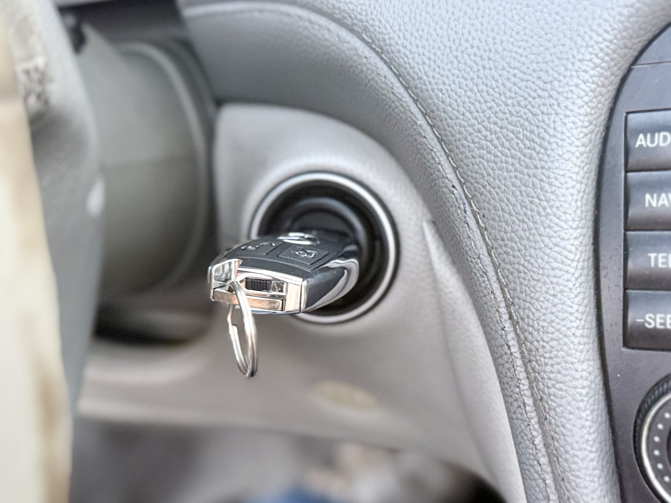 Used 2006 Mercedes-Benz SL 500 image 25
