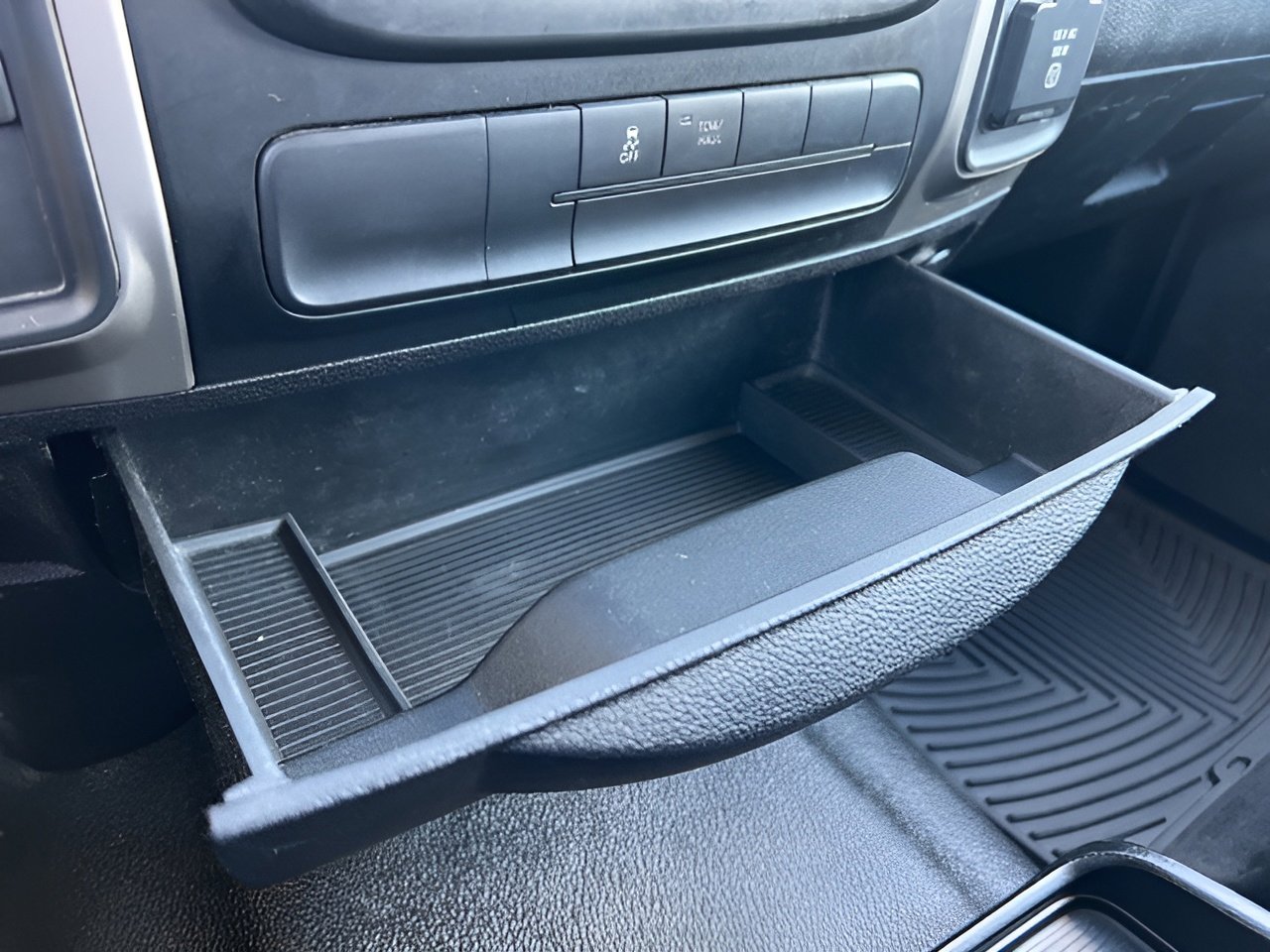 Used 2014 RAM 3500 SLT w/ Protection Group image 16