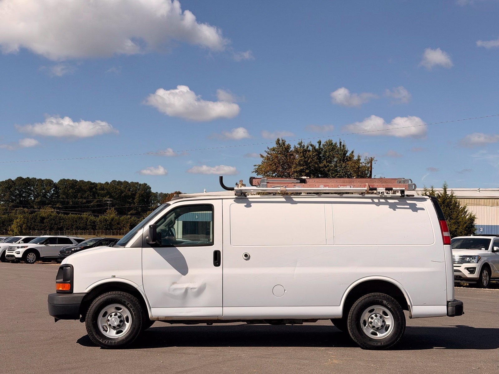 Used 2016 Chevrolet Express 2500 RWD image 11