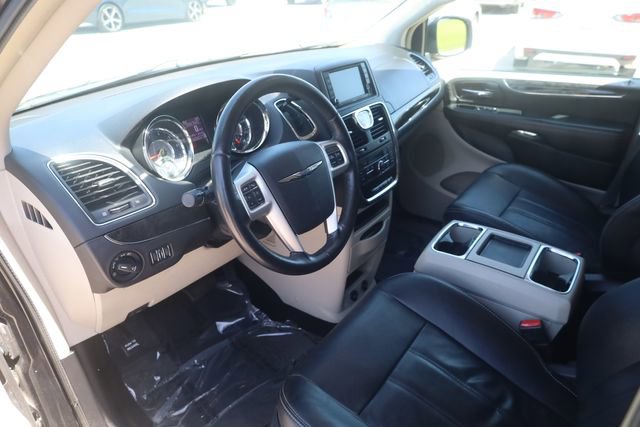 Used 2015 Chrysler Town & Country Touring FWD image 8