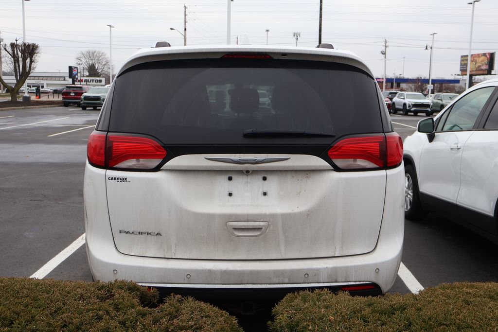 Used 2017 Chrysler Pacifica Touring-L Plus w/ Tire & Wheel Group image 8