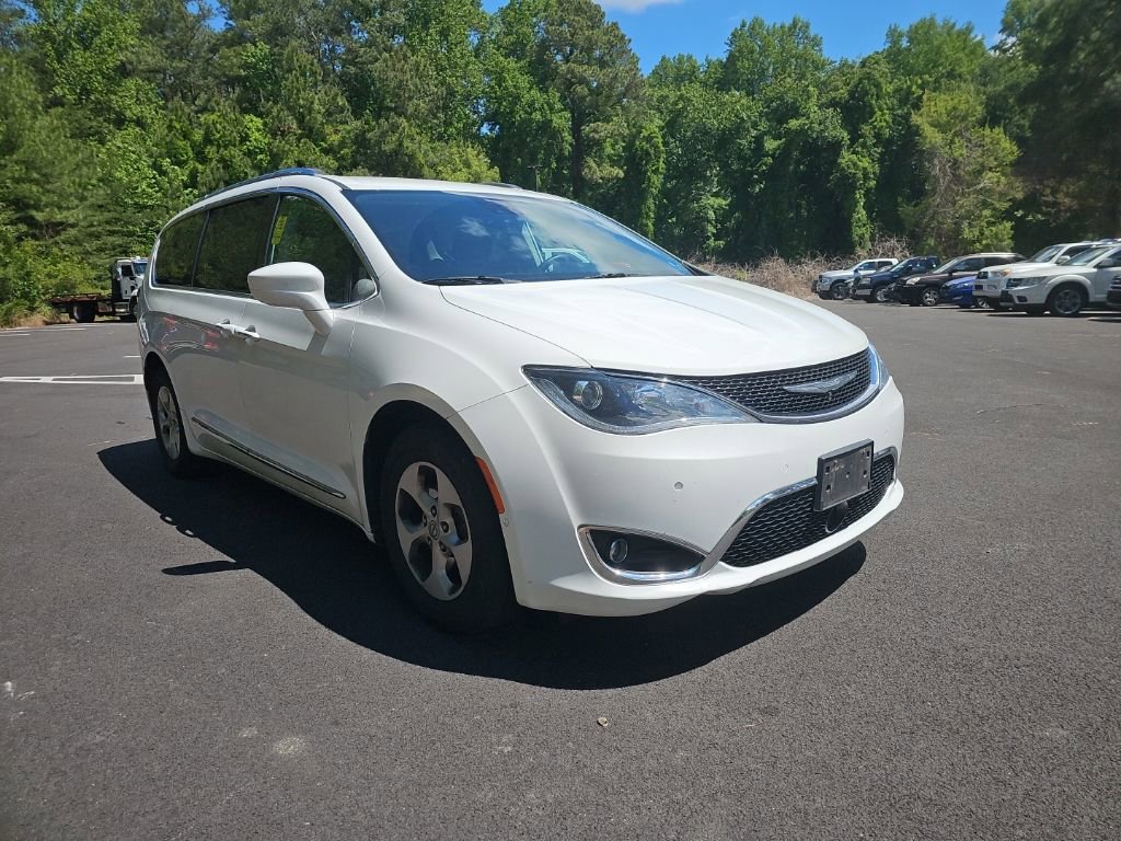 Used 2017 Chrysler Pacifica Touring-L Plus w/ Advanced Safetytec Group FWD image 3