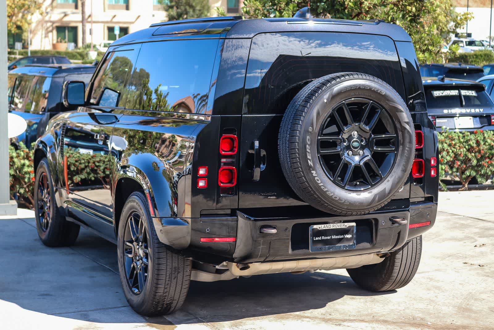Used 2023 Land Rover Defender 90 X-Dynamic SE AWD/4WD image 4
