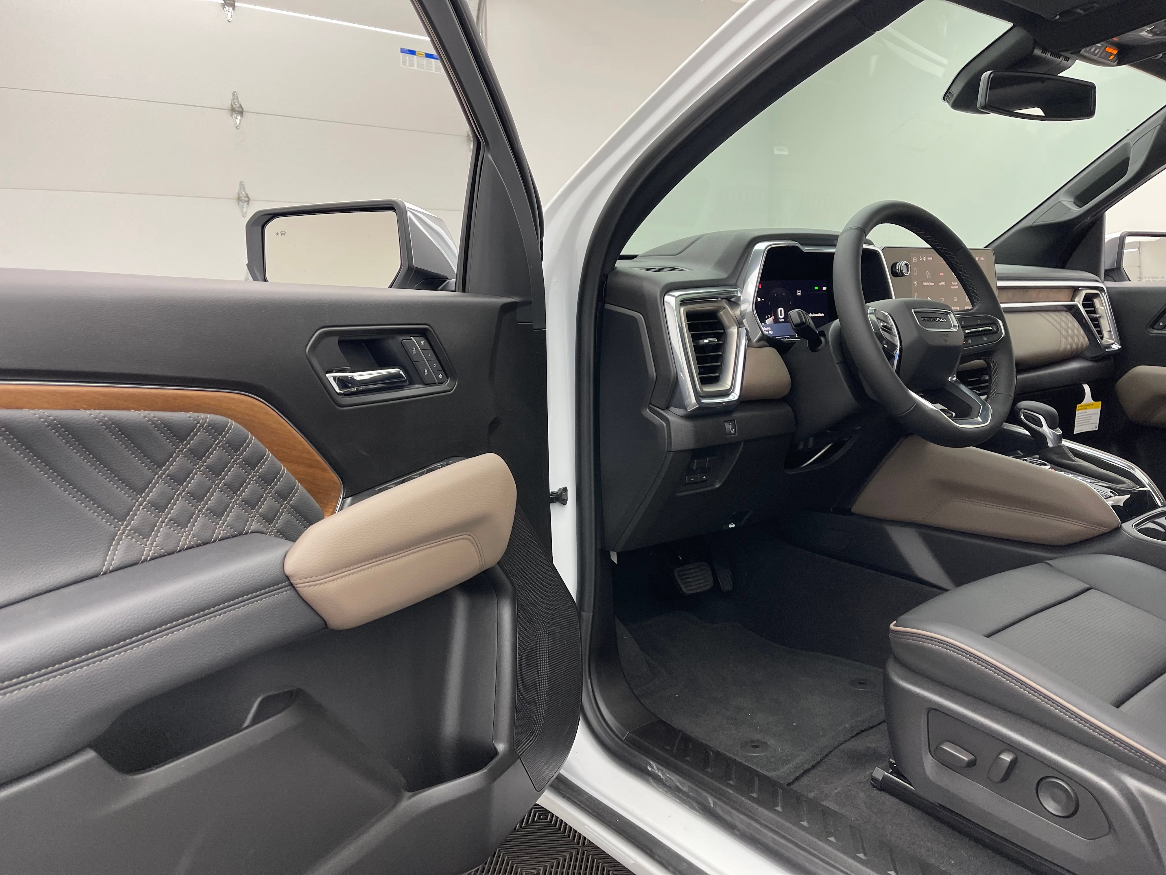 New 2026 GMC Canyon Denali AWD/4WD image 15