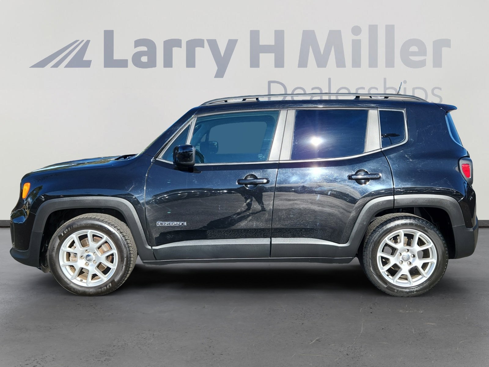 Used 2020 Jeep Renegade Latitude w/ Popular Equipment Group image 2