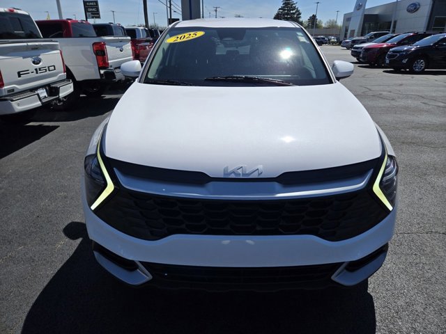 Used 2025 Kia Sportage LX FWD image 2