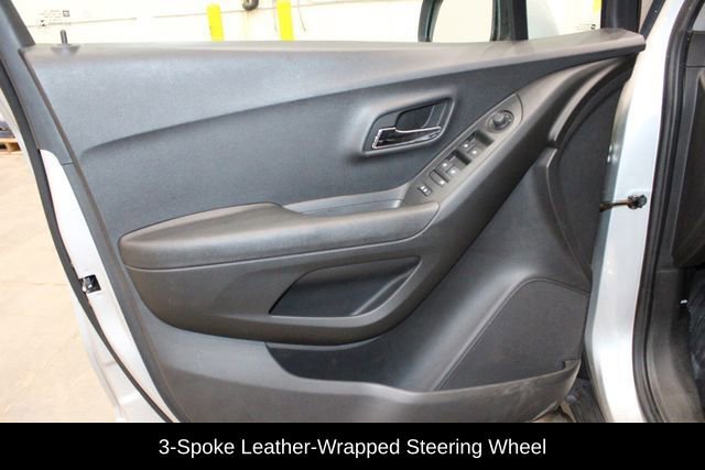 Used 2019 Chevrolet Trax LT w/ LT Convenience Package image 18