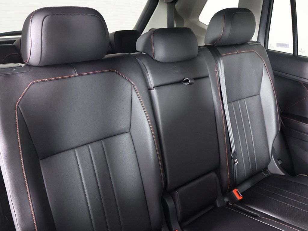 Used 2024 Volkswagen Tiguan SE image 33