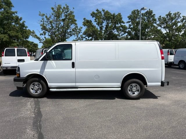 Used 2024 Chevrolet Express 2500 w/ Driver Convenience Package RWD image 2