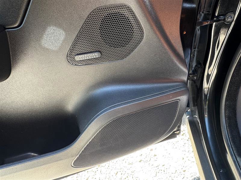 Used 2018 Jaguar F-PACE Portfolio image 29