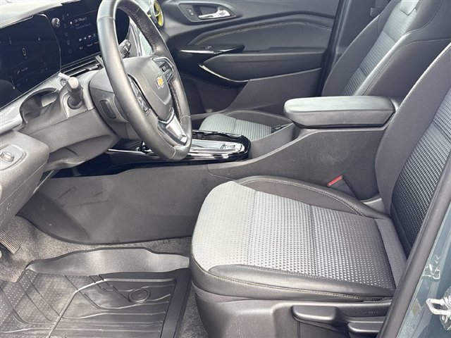 Used 2026 Chevrolet Trax LT w/ Sunroof Package FWD image 19