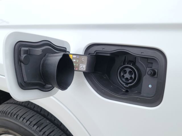 Used 2025 Jeep Grand Cherokee Overland w/ Advanced Protech Group III image 18