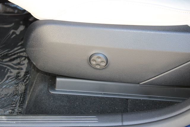 Used 2025 Mercedes-Benz GLC 300 image 37
