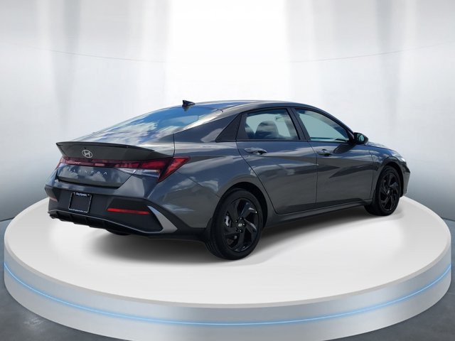 New 2026 Hyundai Elantra SEL Sport FWD image 4
