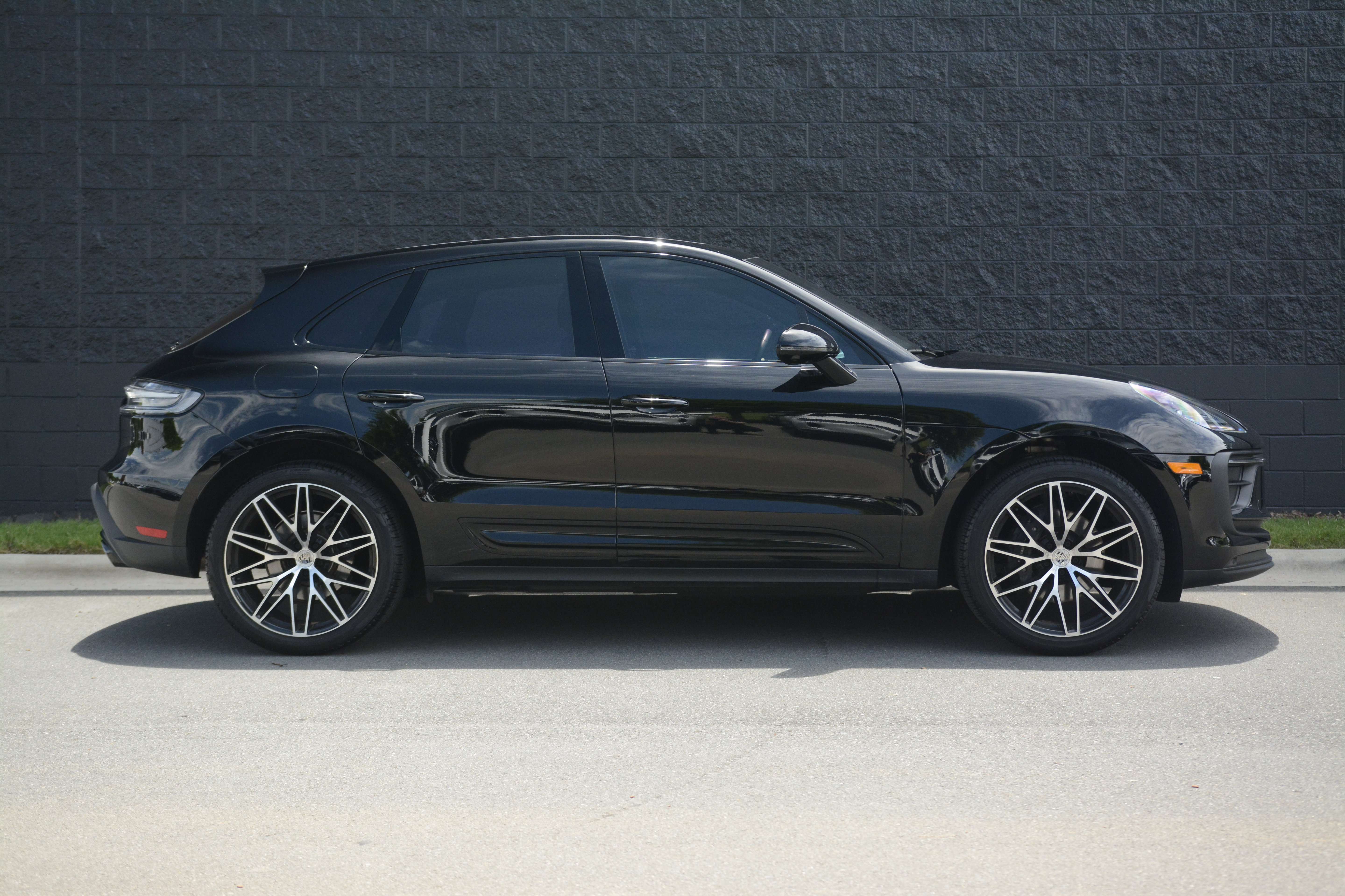 Certified 2026 Porsche Macan AWD/4WD image 10