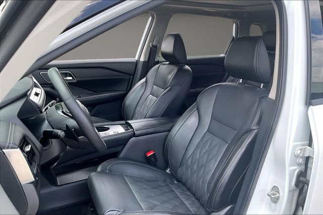 Used 2025 Nissan Rogue Platinum FWD image 23