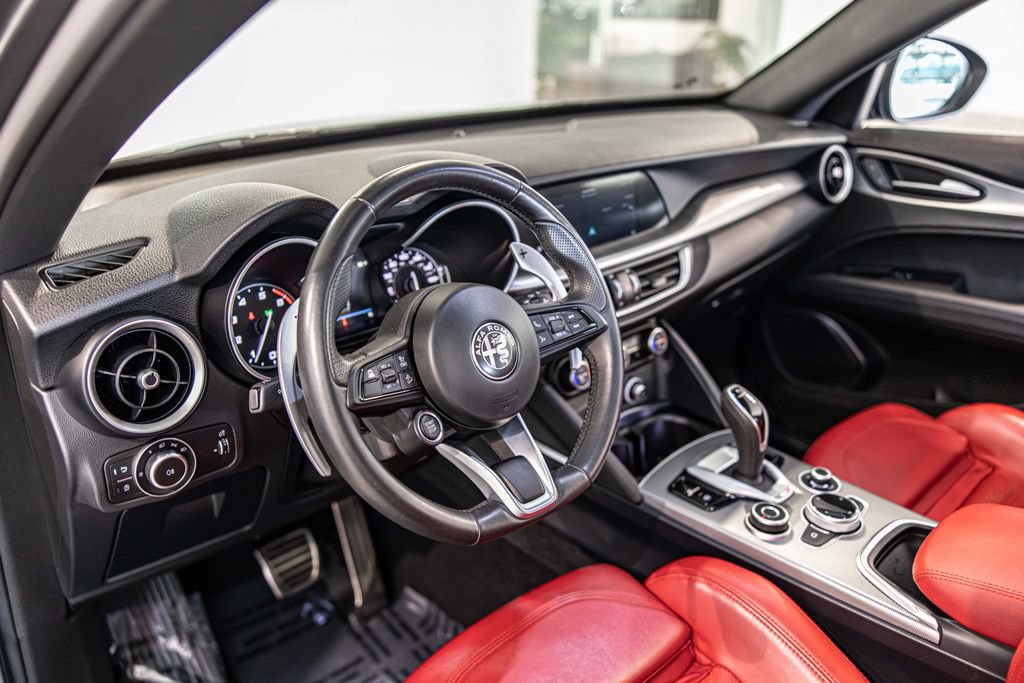 Used 2022 Alfa Romeo Stelvio Veloce AWD/4WD image 21