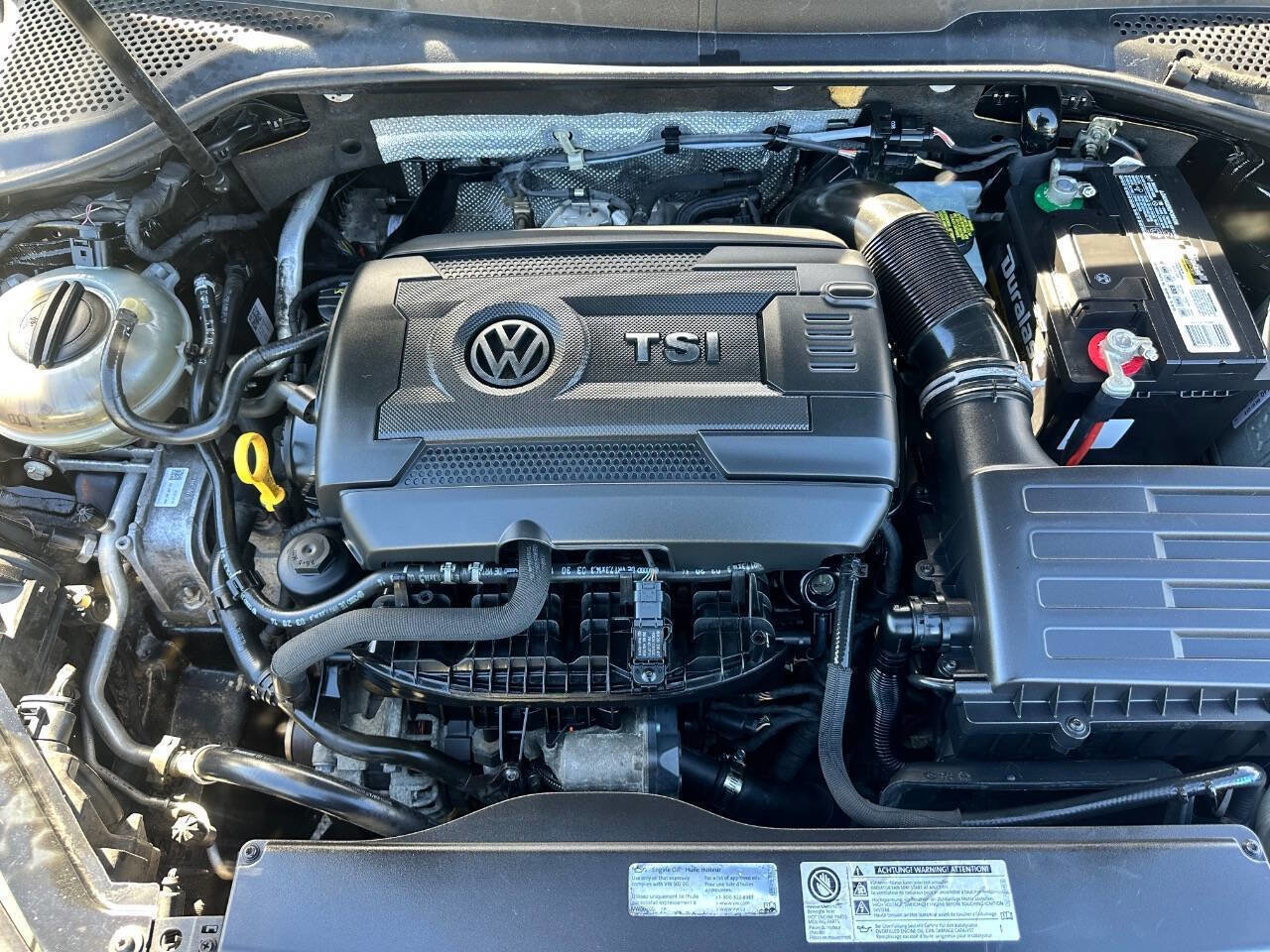 Used 2015 Volkswagen Golf S image 21