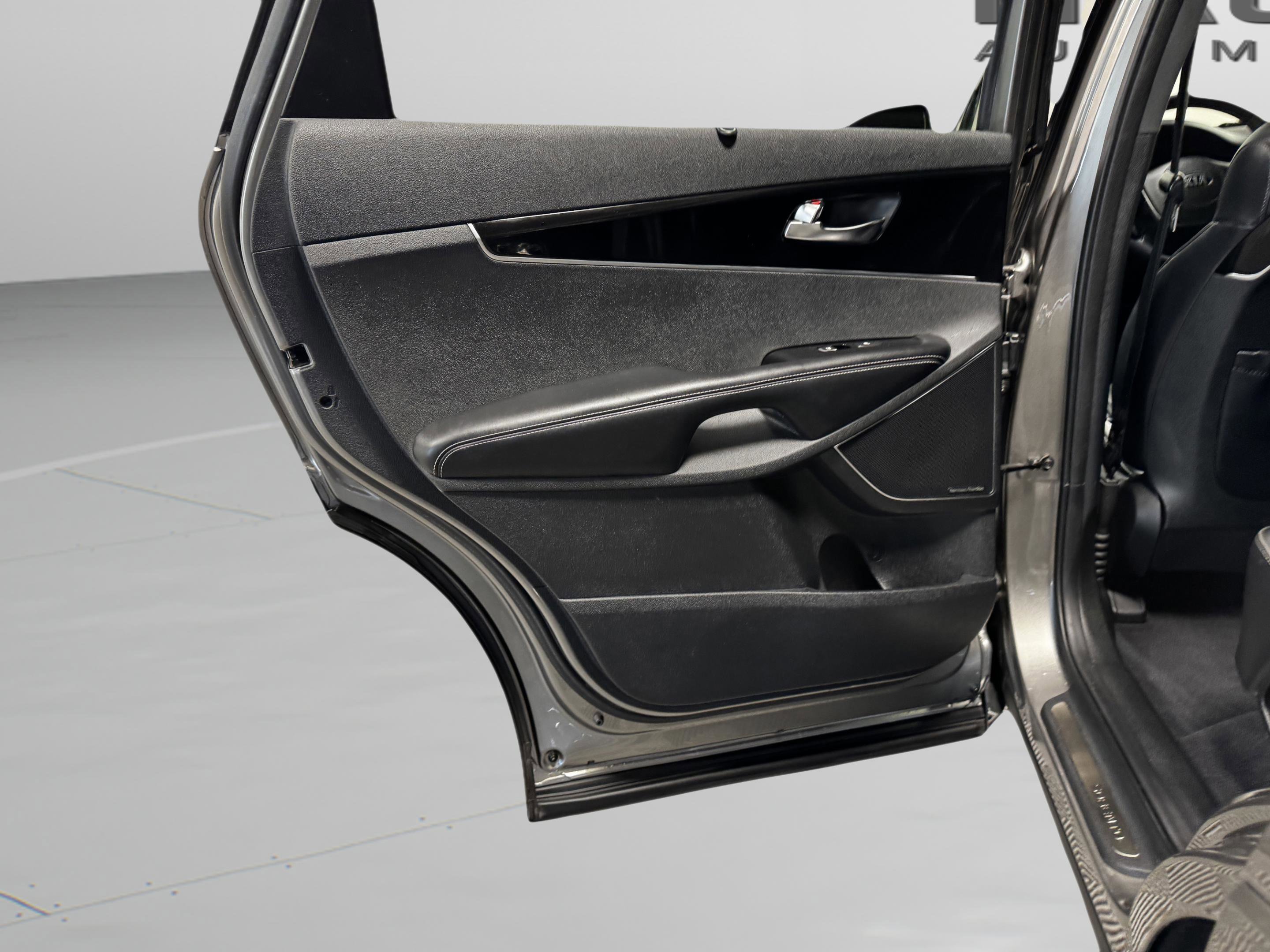 Used 2019 Kia Sorento SX image 14