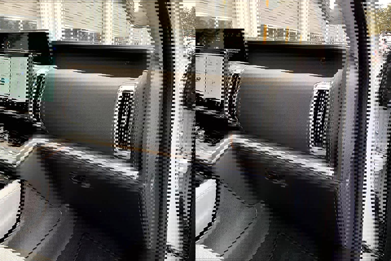 Certified 2025 Ford Expedition Max Platinum image 19