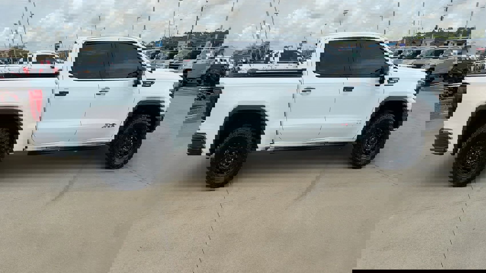 Used 2024 GMC Sierra 1500 AT4X w/ AT4X AEV Edition image 2