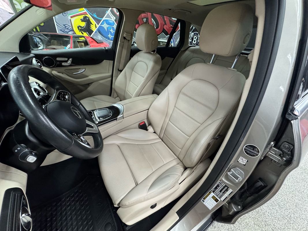 Used 2021 Mercedes-Benz GLC 300 4MATIC image 11