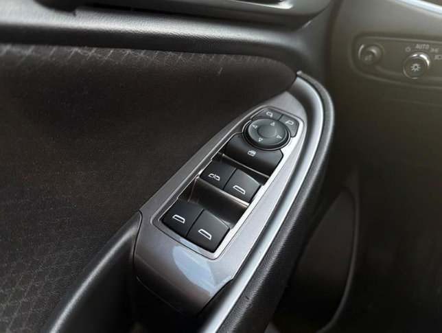 Used 2024 Chevrolet Malibu LT FWD image 2
