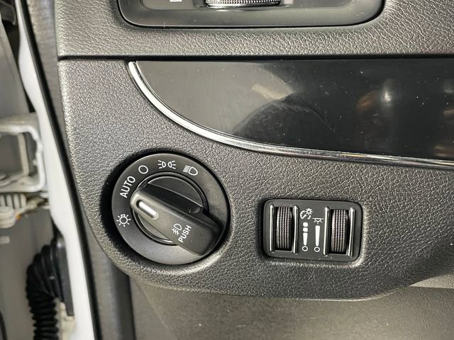 Used 2015 Dodge Grand Caravan SXT image 11