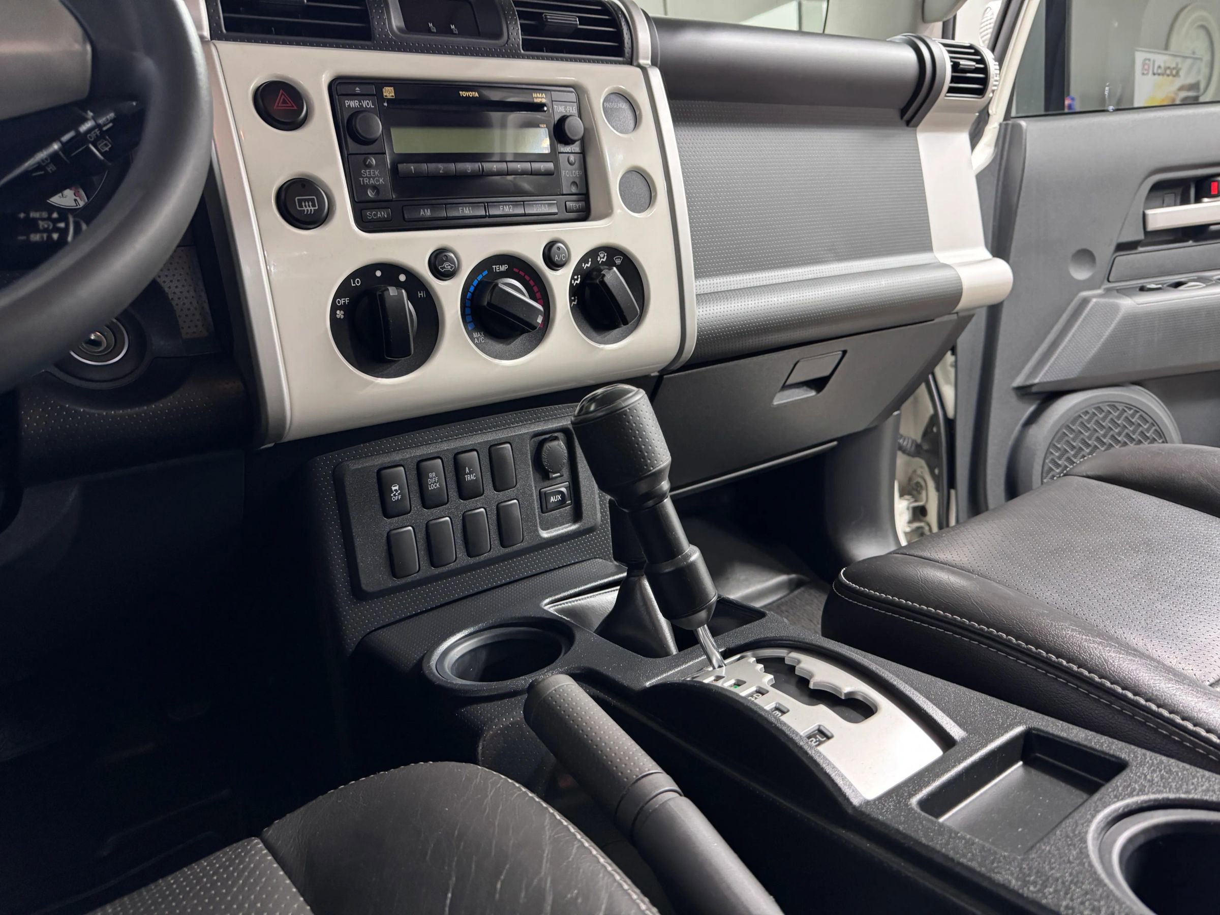 Used 2010 Toyota FJ Cruiser Sport Utility 2D AWD/4WD image 11