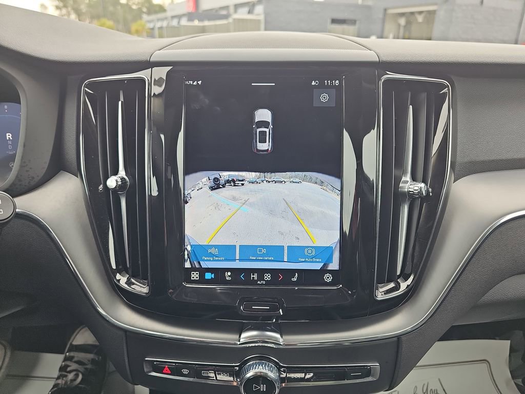 Used 2025 Volvo XC60 B5 Core image 27