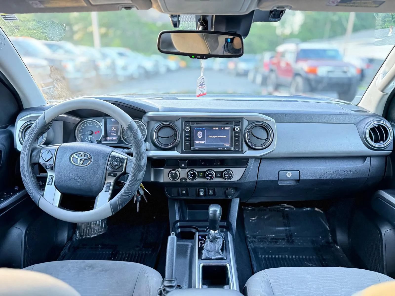 Used 2018 Toyota Tacoma SR5 AWD/4WD image 15