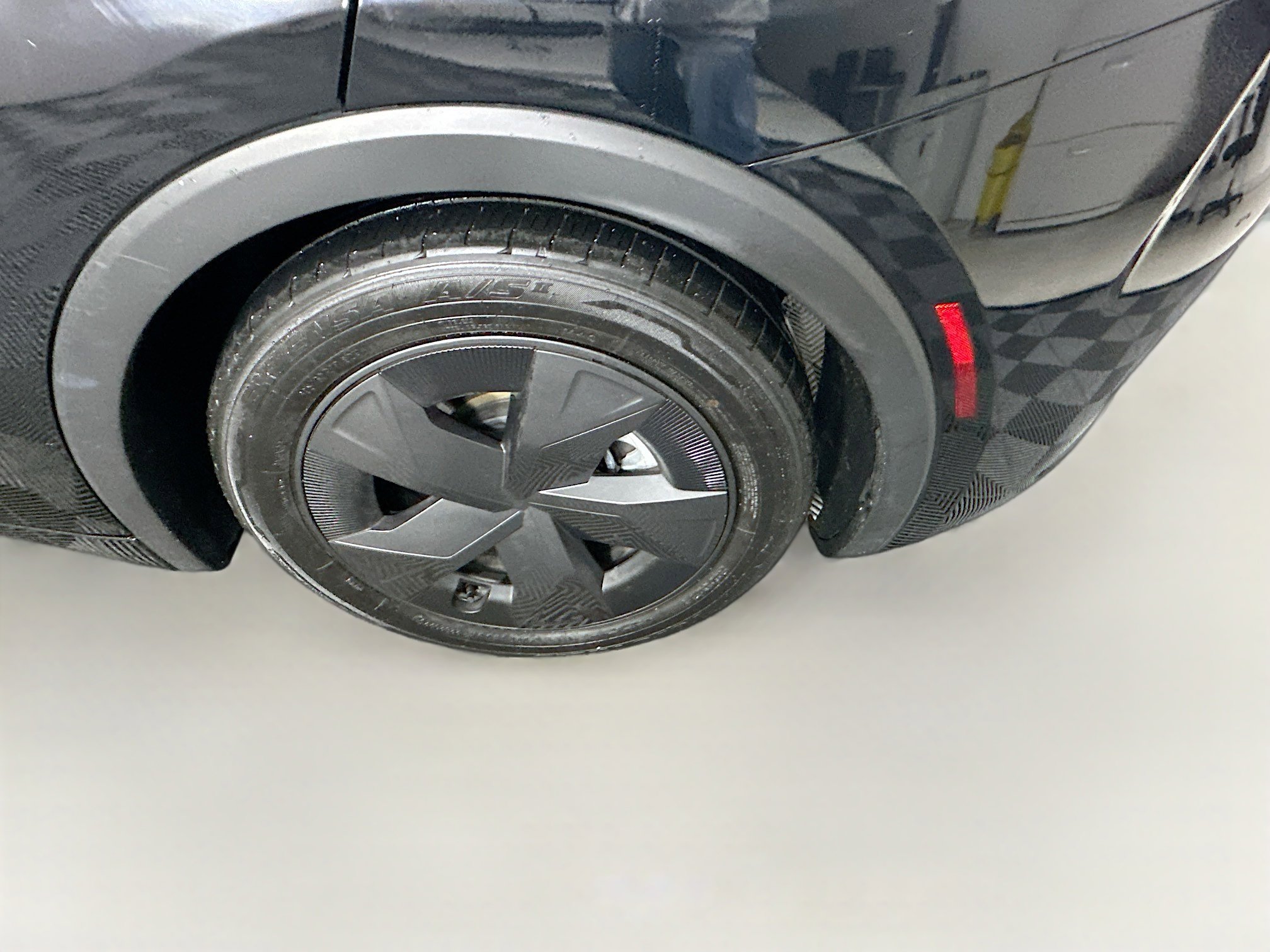 Used 2025 Toyota Prius LE FWD image 11