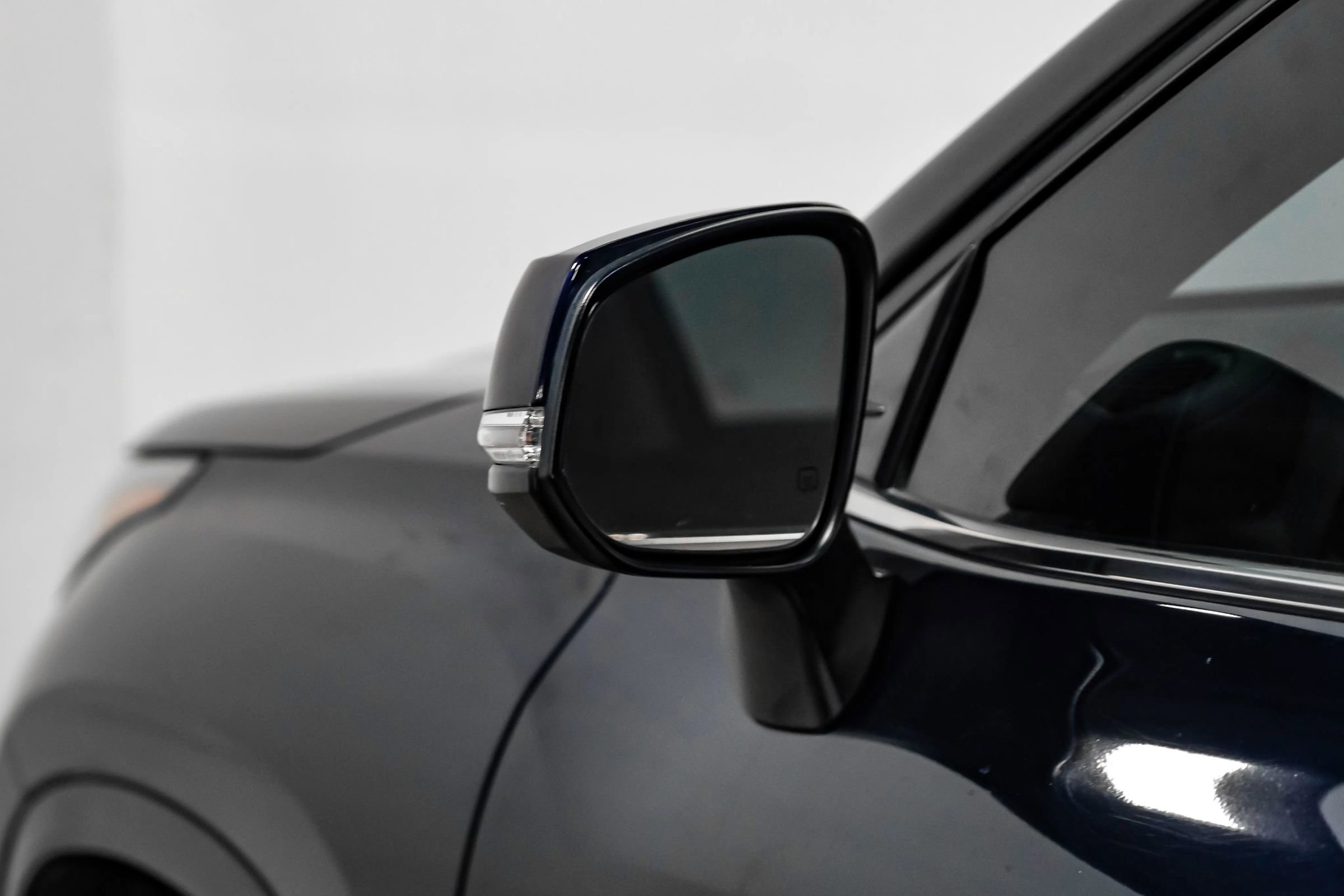 Used 2020 Toyota Highlander L FWD image 39