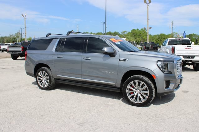 Used 2021 GMC Yukon XL Denali w/ Denali Premium Package AWD/4WD image 13