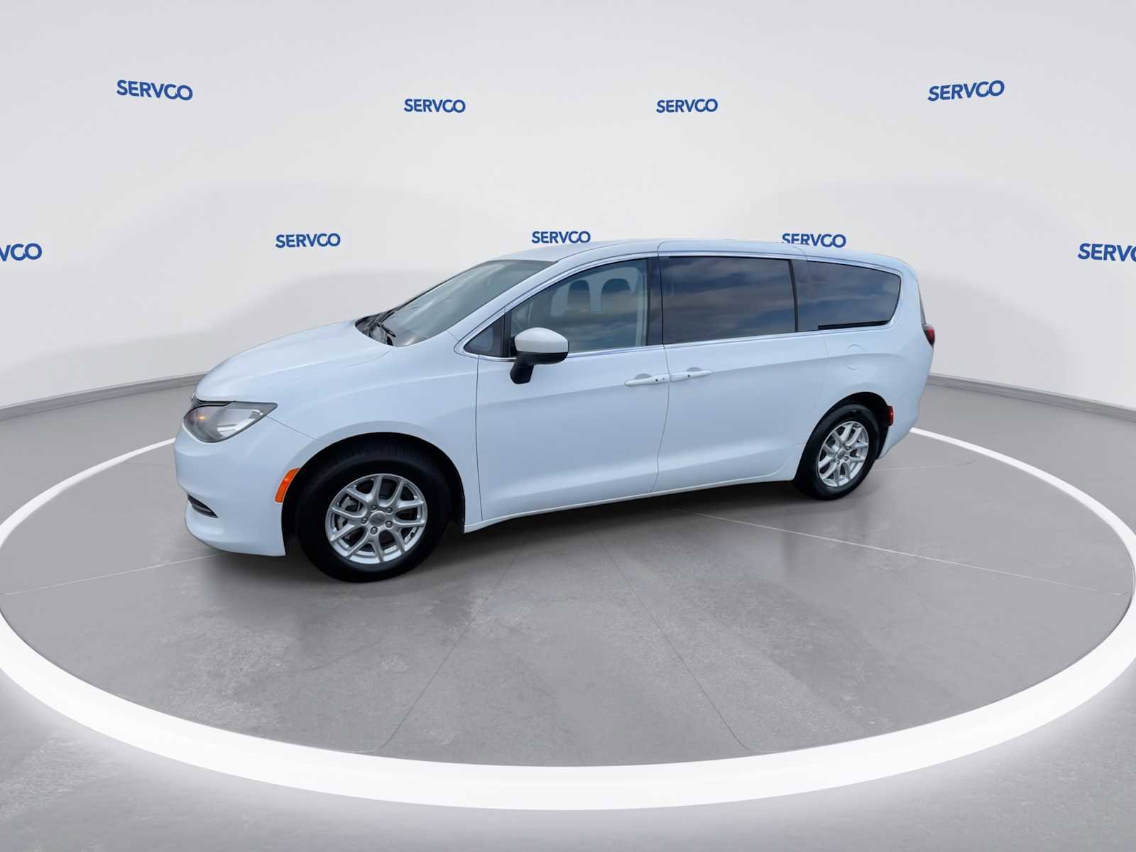Used 2022 Chrysler Voyager LX image 4