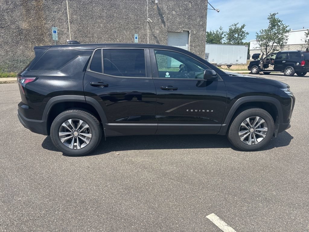 Used 2026 Chevrolet Equinox LT FWD image 8