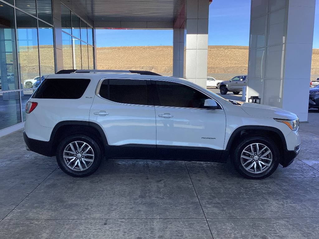 Used 2018 GMC Acadia SLE w/ LPO, Black Accent Package image 9
