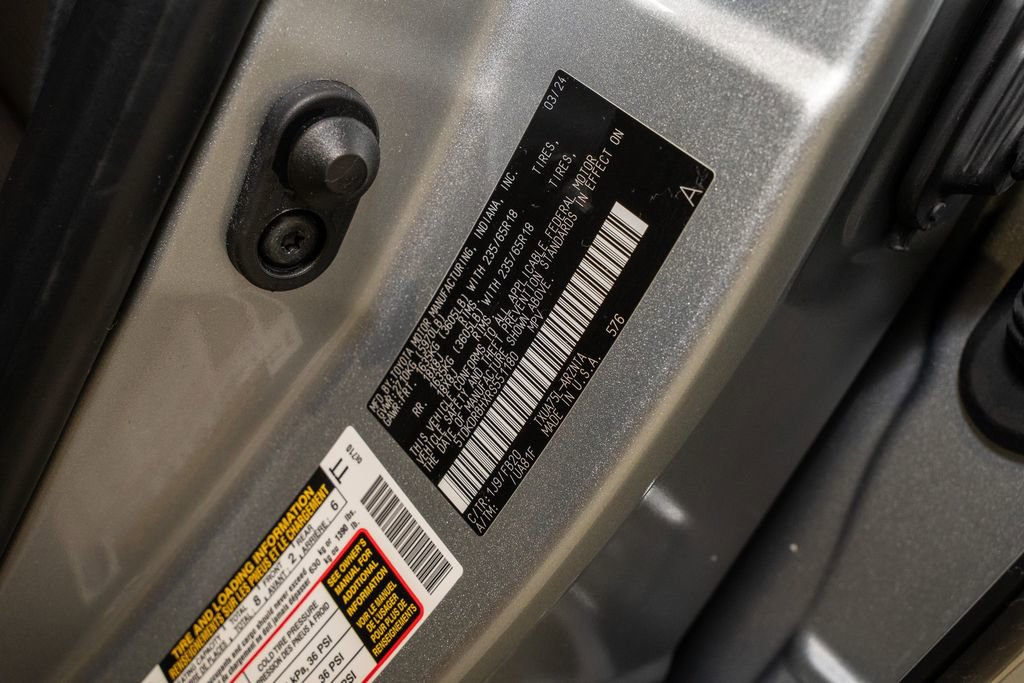 Used 2024 Toyota Highlander LE image 21