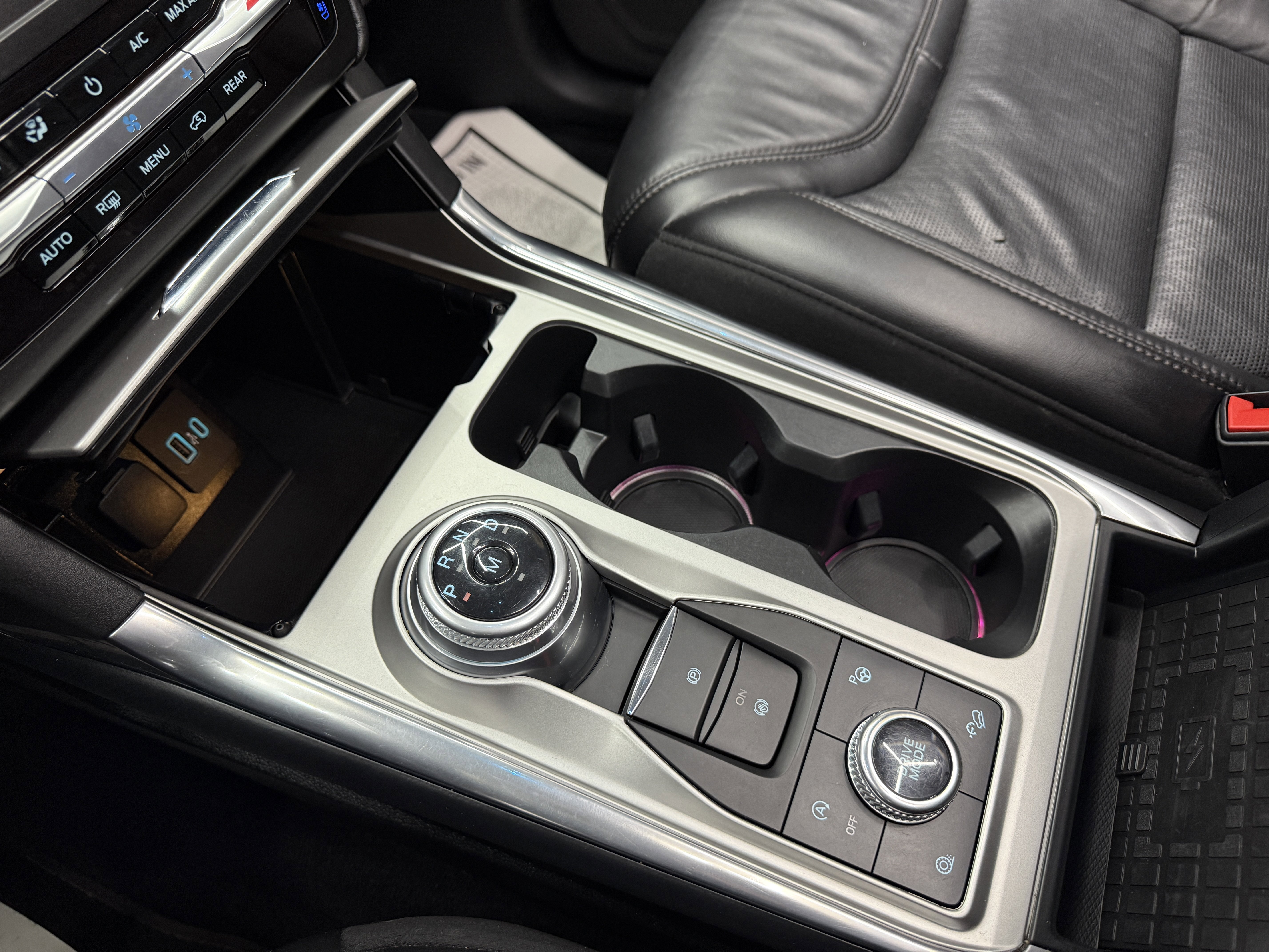 Used 2020 Ford Explorer Platinum image 23